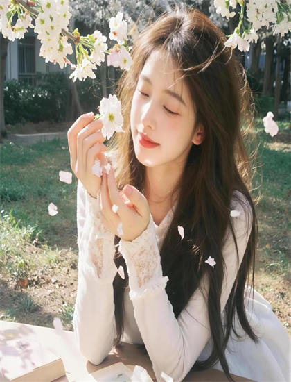 《大夏第一个狠人》主题思想深度解读：核心意义与社会价值实用分析